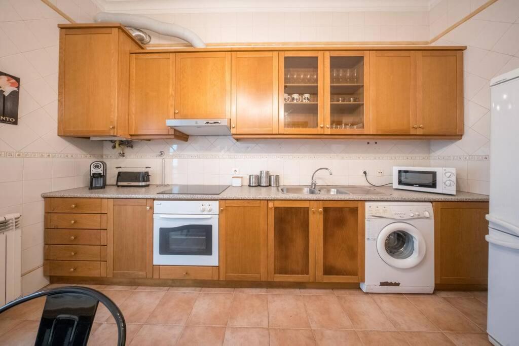 Beautiful Apartment Near The Center Of Лиссабон Экстерьер фото