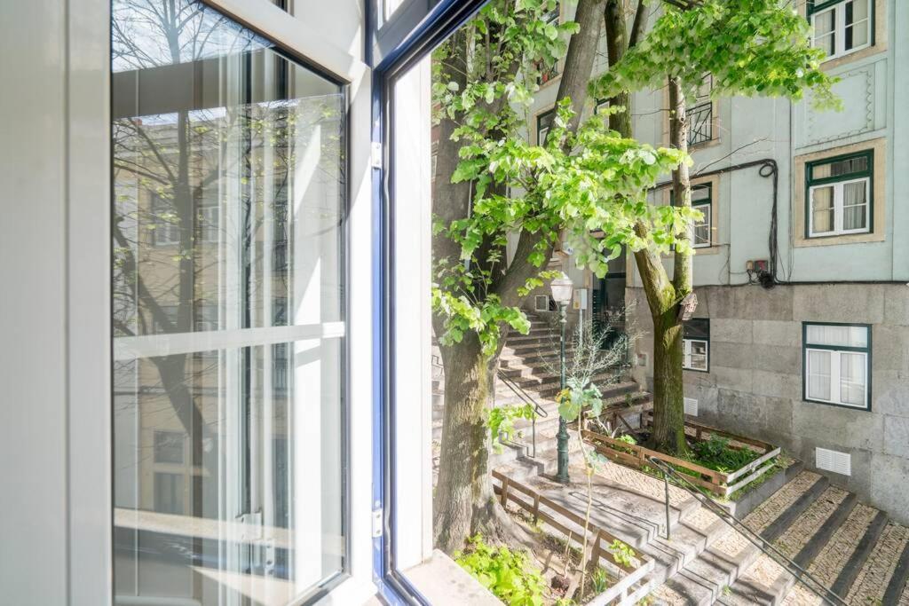 Beautiful Apartment Near The Center Of Лиссабон Экстерьер фото